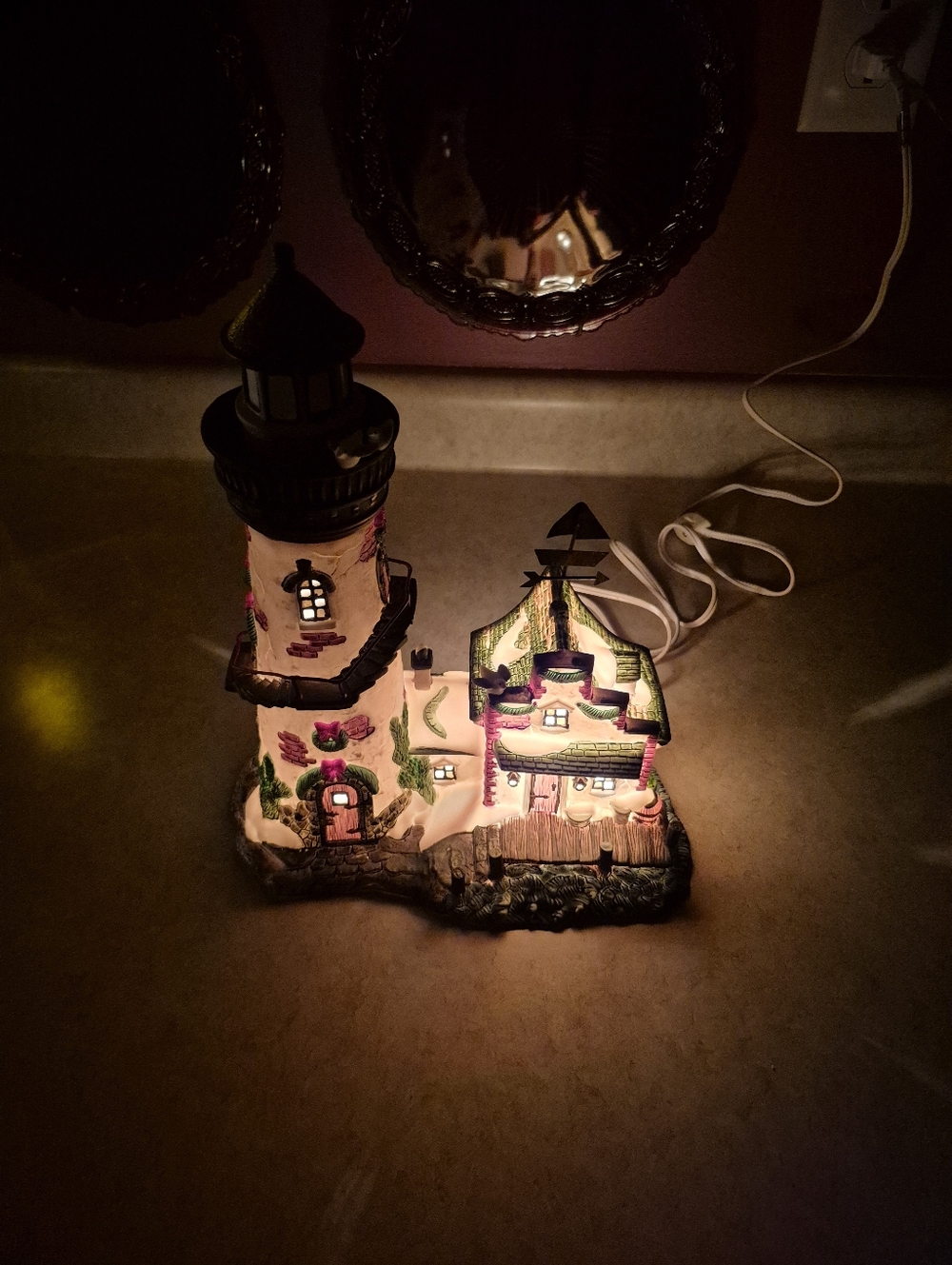 Santas Workbench Butlers Wharf Lighthouse 2001 Christmas Village, NO BOX